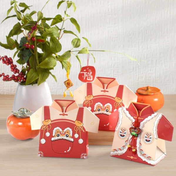 

Box Permen Imlek CNY Bentuk Baju Chinese - Kardus