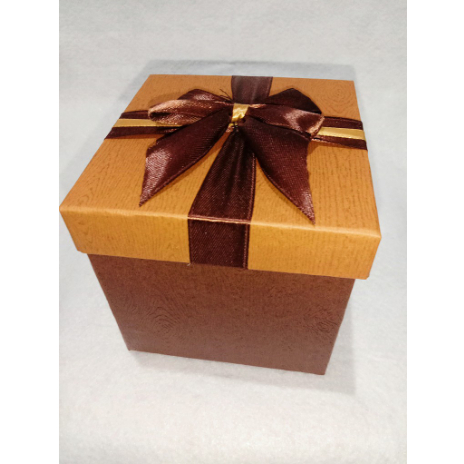 

Kotak kado / Gift box cover fancy paper classic kombinasi uk 10x10x10 cm/Parcel Mania Magelang