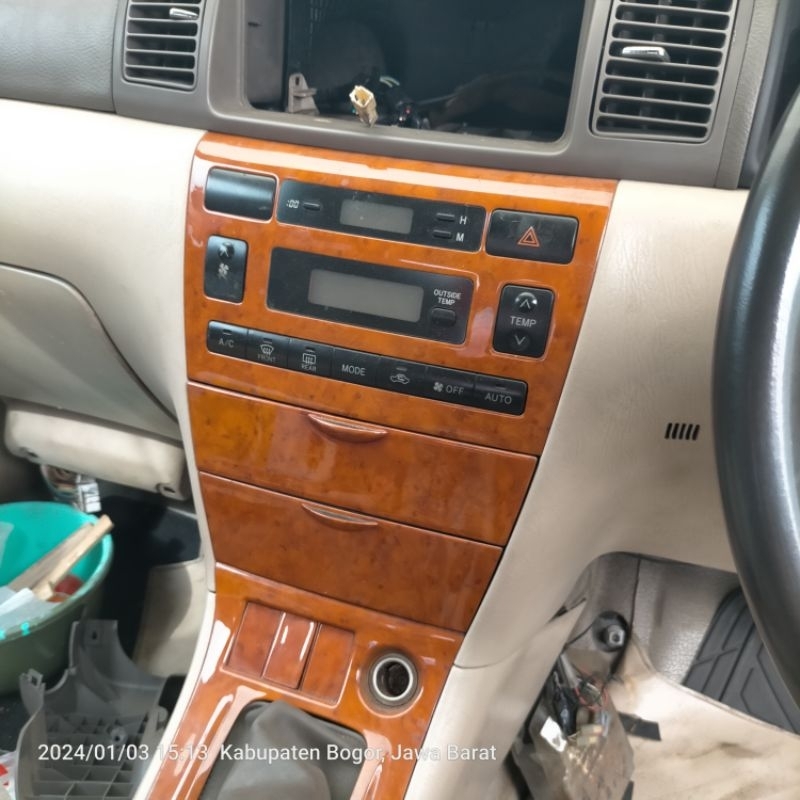 panel AC Corolla Altis 2003
