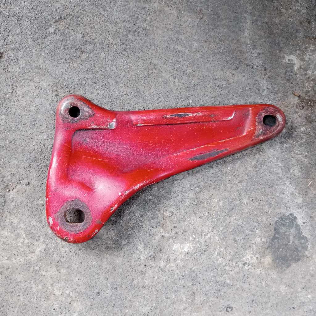 bracket brecket breket dudukan pangkon knalpot honda c50 c70 c90 original
