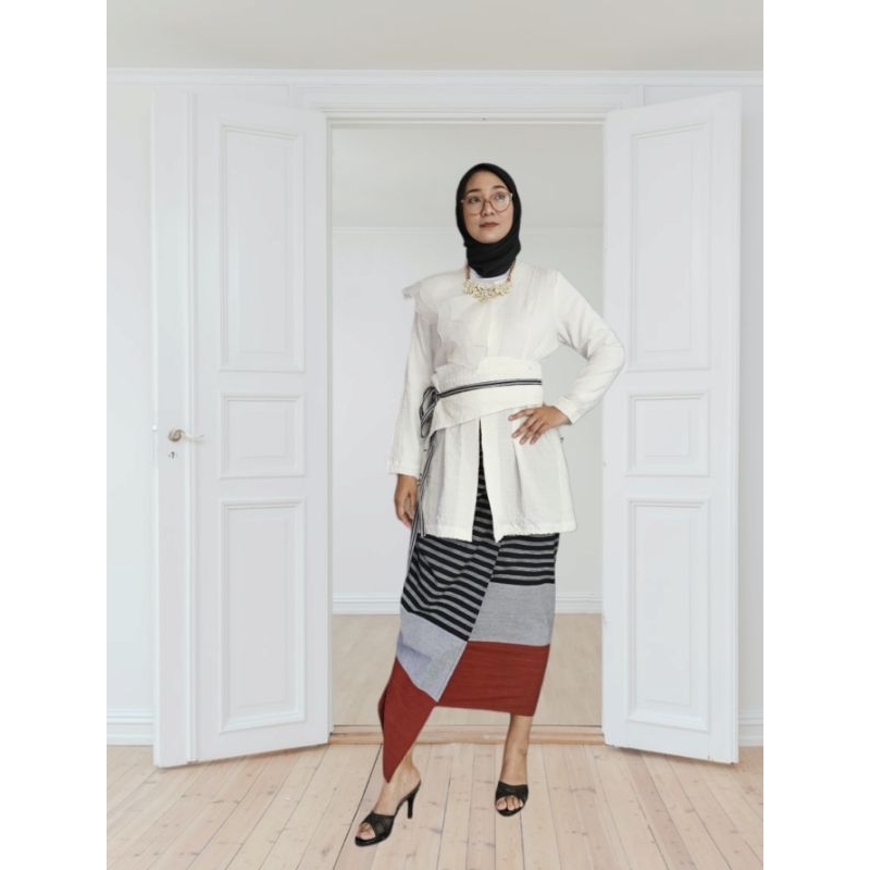 Setelan wanita/blouse putih/ blouse/atasan wanita/skirt/rok tenun/rok lurik