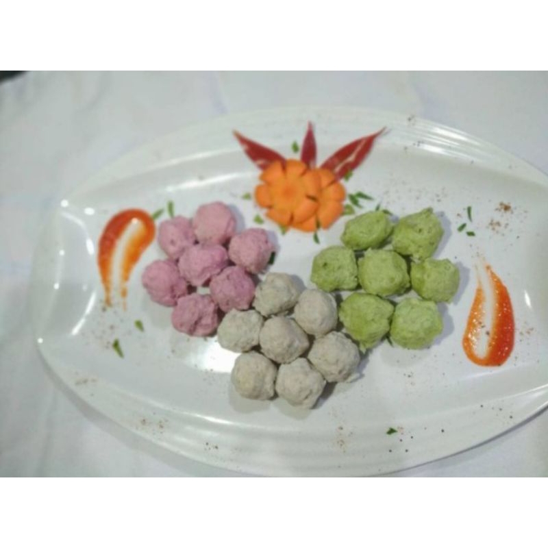 

Bakso yang dipadukan dengan sayur dan buah