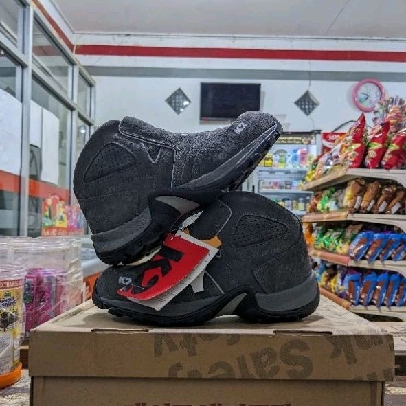 K2 Think Safety BNIB Original Pabrik (Size 38)