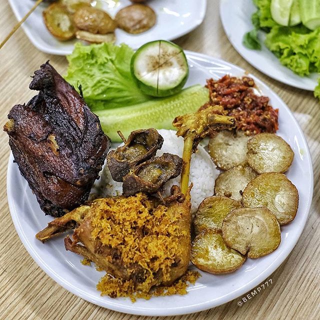 

Ayam Olie Kesatriaan, Pasir Kaliki, Bandung oleh oleh bandung ayam oli vakum