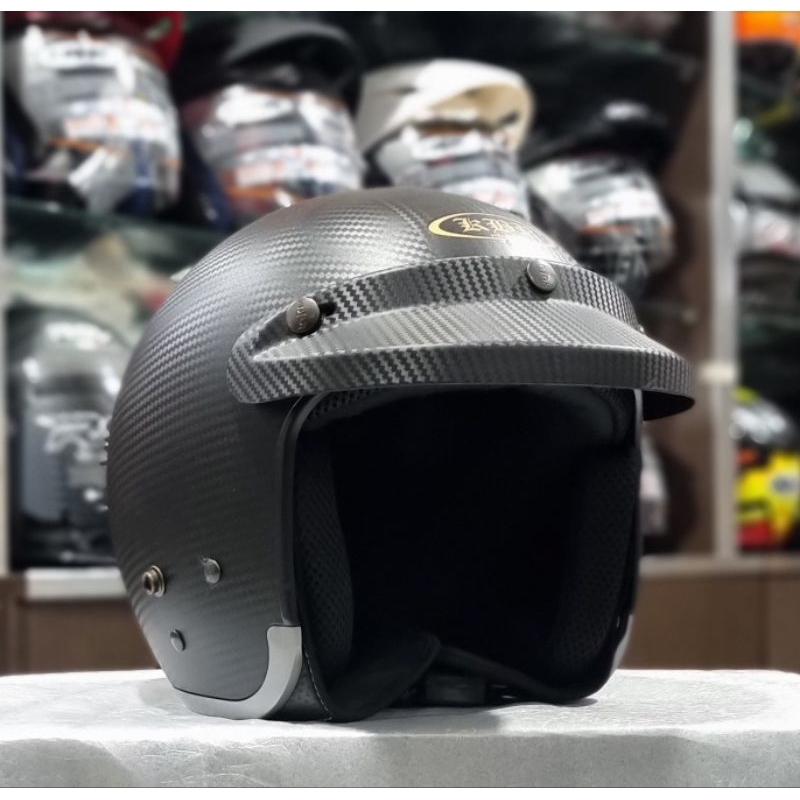 helm retro injak carbon