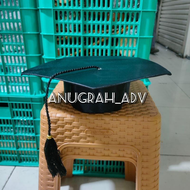 topi wisuda SMP SMA MAHASISWA bahan satin - TALI HITAM