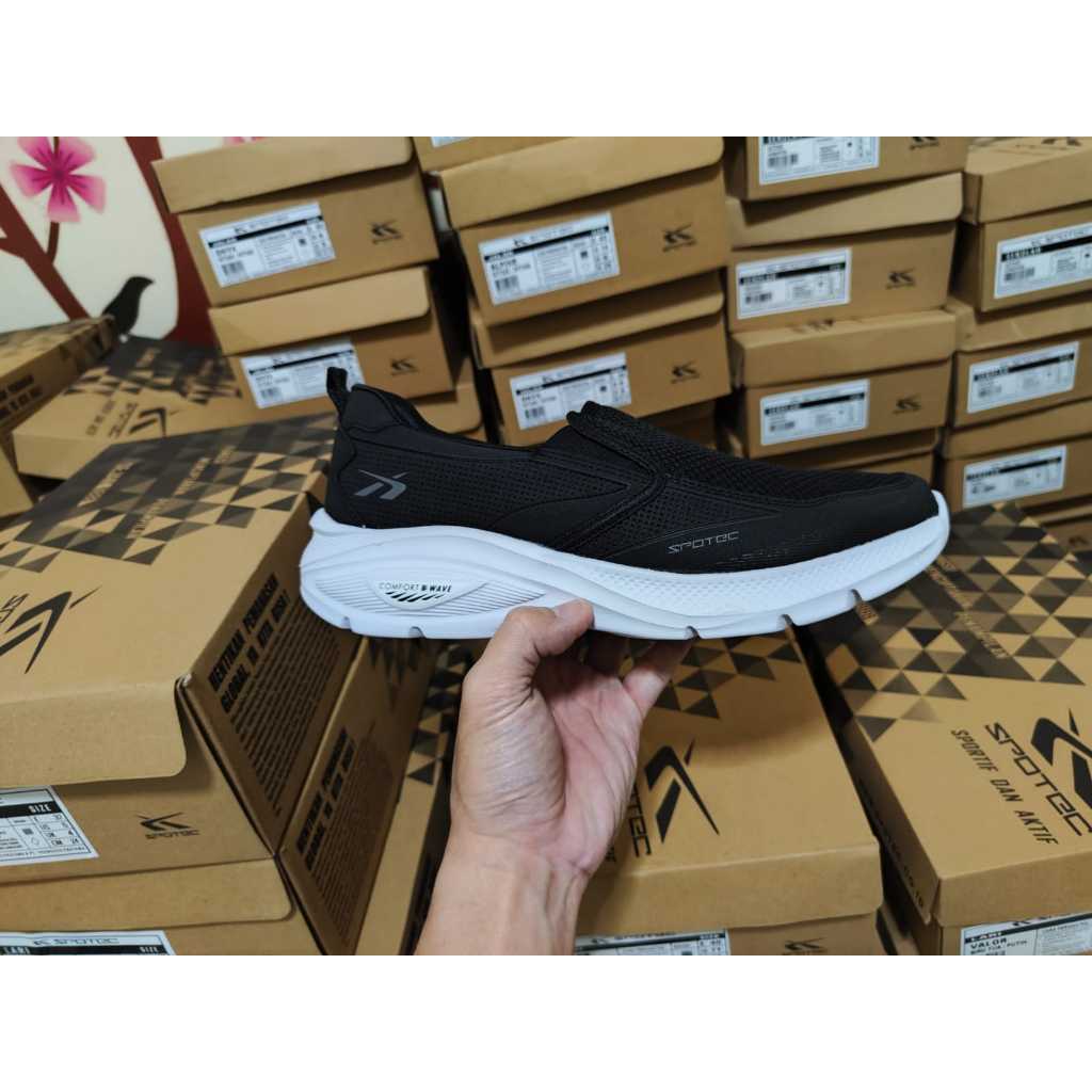 Sepatu Spotec Walking ONYX Hitam PUTIH