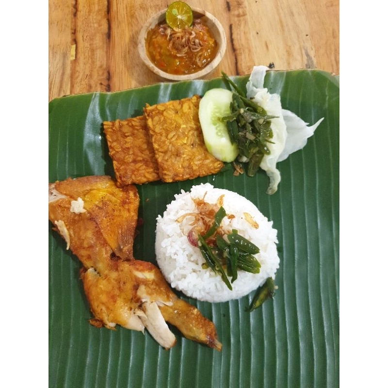 

Nasi + Ayam Kremes