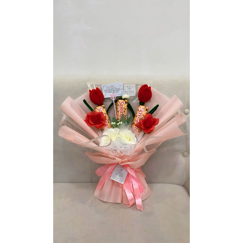 

BUKET COKLAT SILVERQUEEN | ARTIFICIAL FLOWERS | BUKET JAKARTA | BUKET SNACK | BUKET VALENTINE