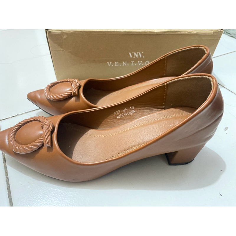 sepatu heels by Lawrensia