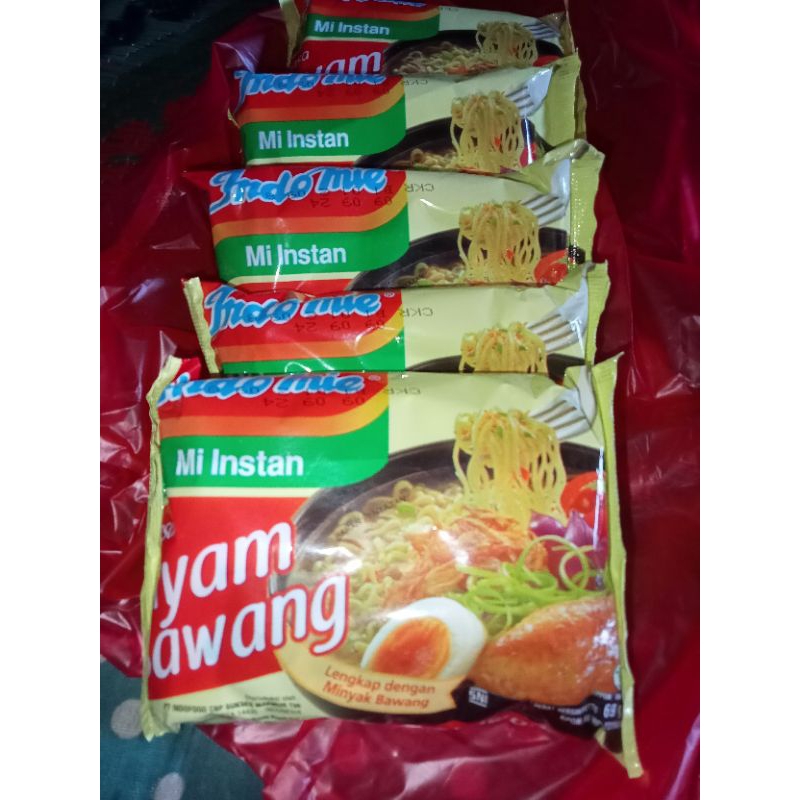 

Mie Indomie ayam bawang 69 g dan mie Indomie goreng 85 g 5 pcs