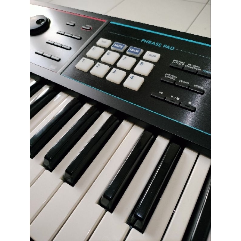 ROLAND JUNO DS61 / ROLAND JUNO DS 61 Synthesizer Second Like New