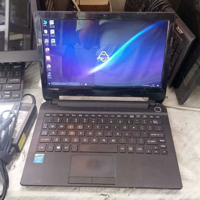 Laptop Notebook Toshiba NB10 Intel Celeron SSD 128GB RAM 4GB Second No Minus Siap Pakai