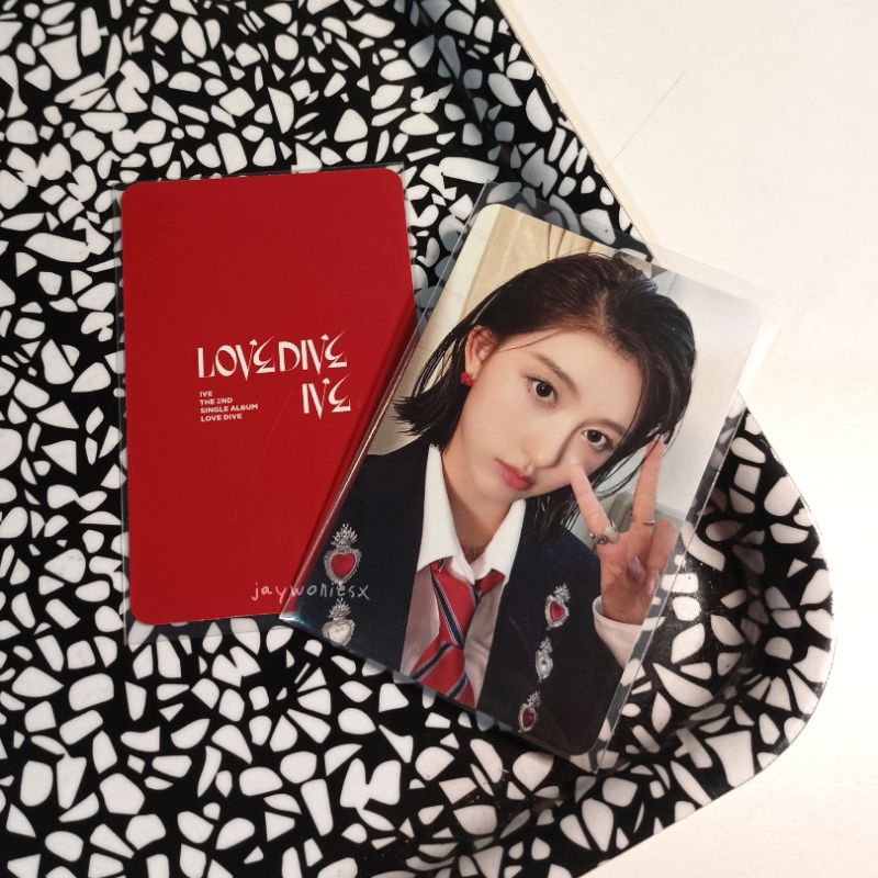 PC IVE GAEUL ALBUM LOVE DIVE RED VER 1 PHOTOCARD