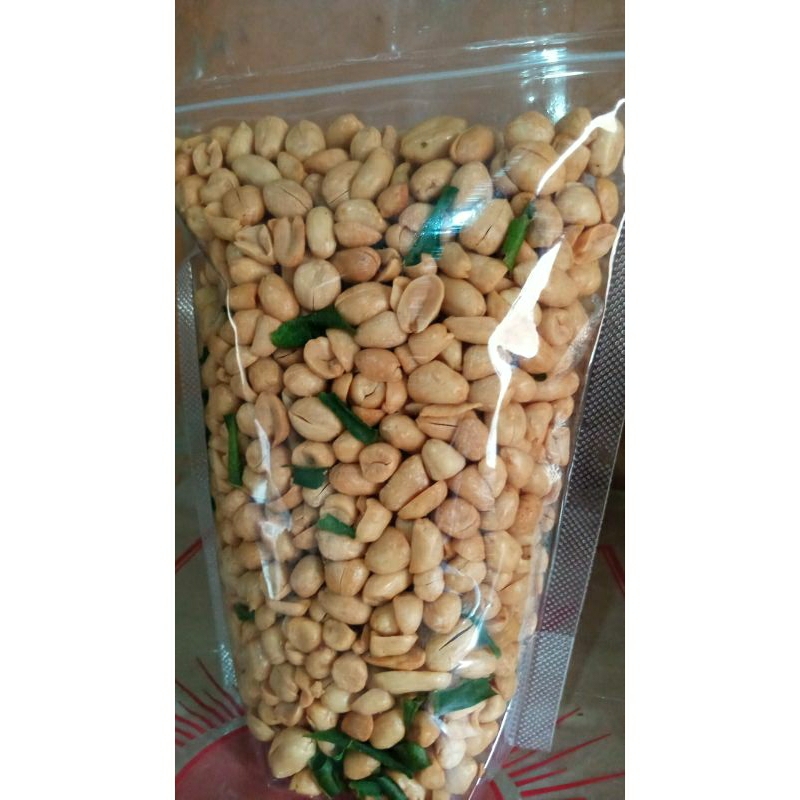 

Kacang Goreng Rasa Daun Jeruk & Bawang 500 Gram Ukuran JUMBO 25/29 Enak & Halal