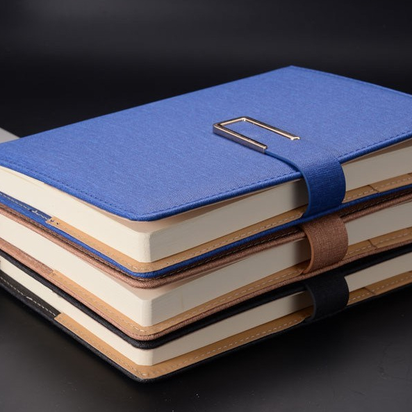 

Buku Agenda Planner Catatan Kerja Cover Kulit Kunci Magnet