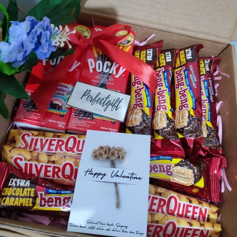 

Hampers Snack Coklat Bunga Abadi Kado Hadiah Ulang Tahun Anniversary