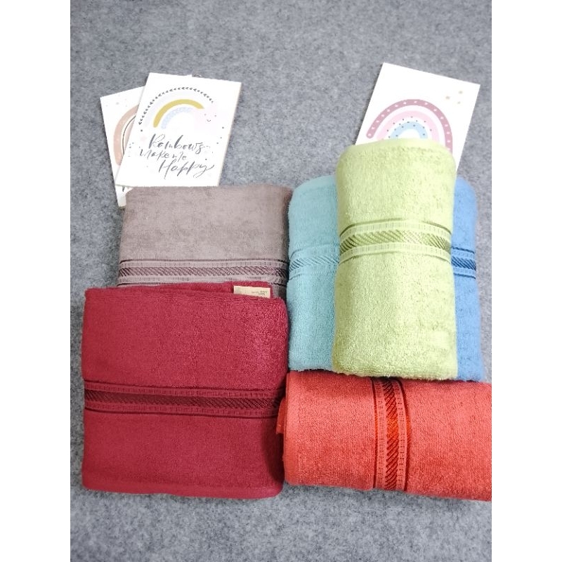 Handuk merah putih ukuran 135x70 cm