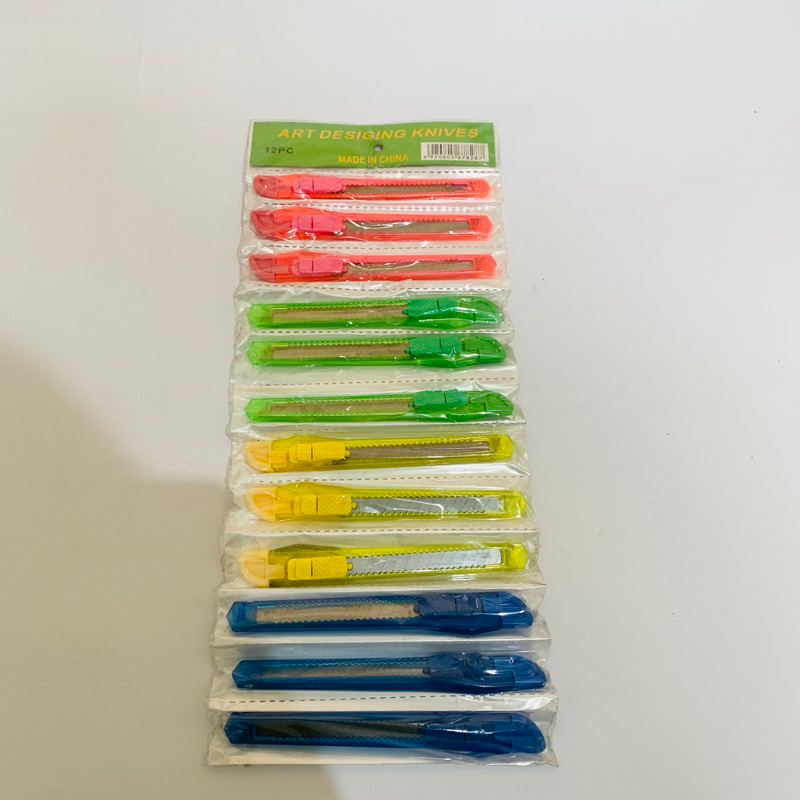 

Cutter Kecil Warna Warni Renteng (12 Pcs)