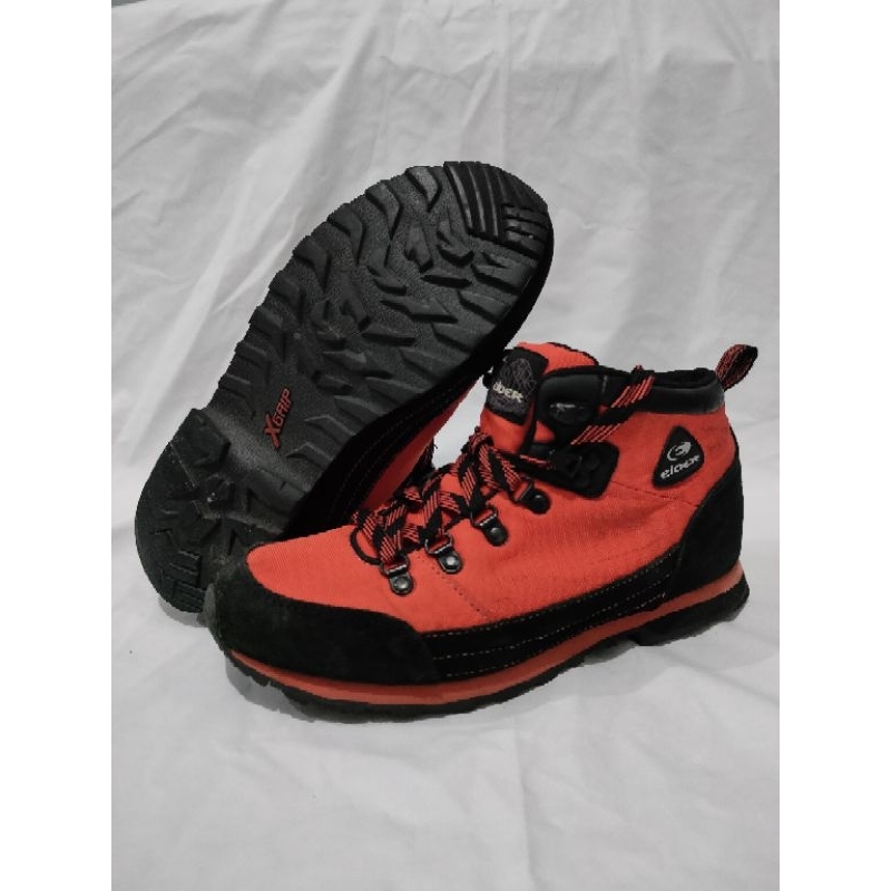 SEPATU EIDER 39