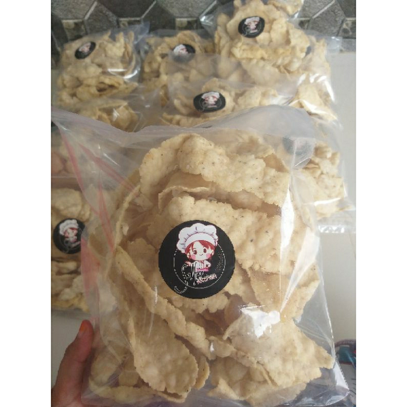 

kripik pentol ikan isi 250gram /camilan khas daerah/kripik pentol ikan gurih/krupuk pentol ikan/krupuk