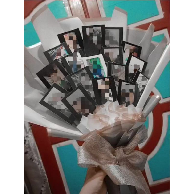 

Buket 17 Foto Polaroid Custom/Buket Murah