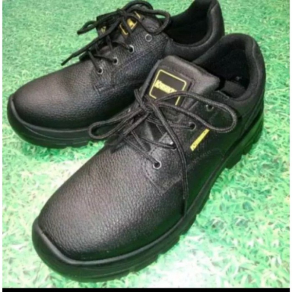 Dijual SEPATU SAFETY MAXI 4 INCI KRISBOW - Hitam 41 Limited