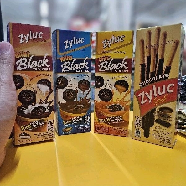 

ED 09.25 PCS 35GR - ZYLUC BLACK CRACKERS VANILA - TIRAMISU - ORANGE / ZYLUX SILUK