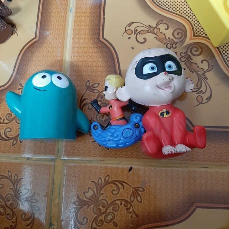 mainan / figure dikoleksi cartoon network foster home mcd rare . the incredibles mcd