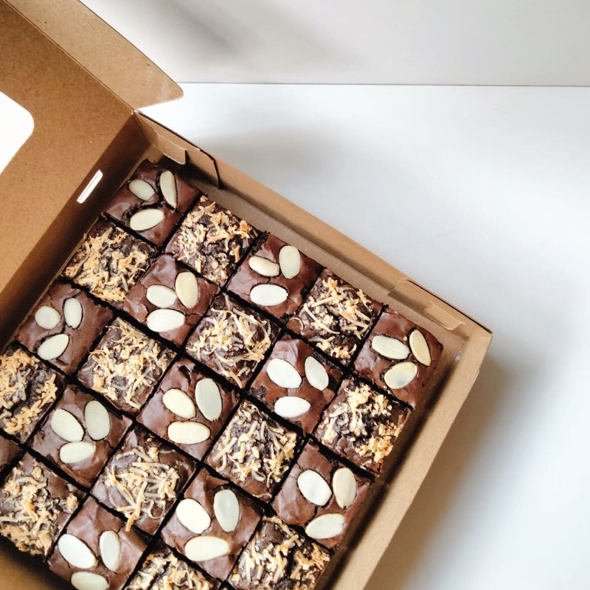 

FUDGY BROWNIES PANGGANG COKLAT 20x20 LARGE