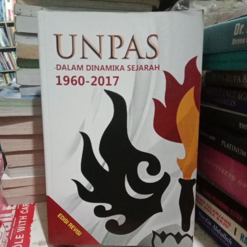 BUKU UNPAS DALAM DINAMIKA SEJARAH