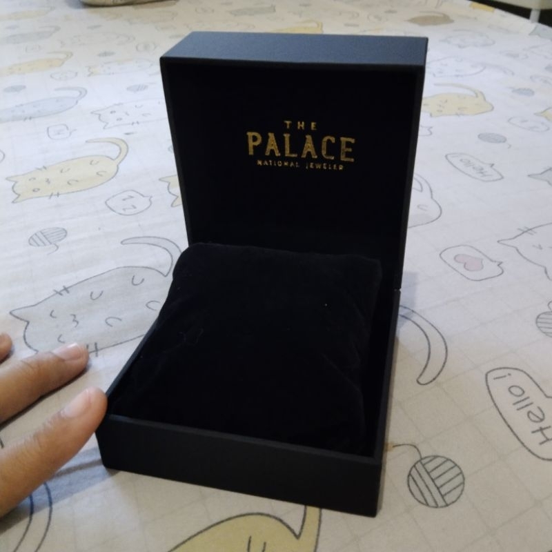 Kotak perhiasan gelang the palace