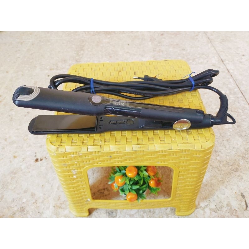 catok smoothing tuft titanium 6680