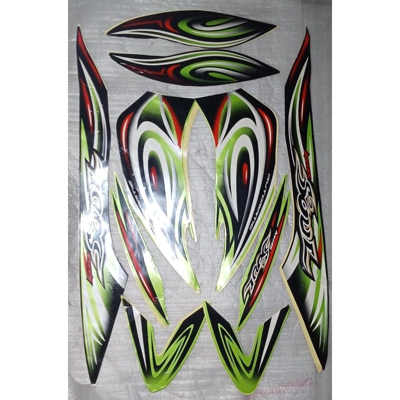 Striping stiker body kanan kiri full set Mio soul tahun 2008 warna hitam hijau