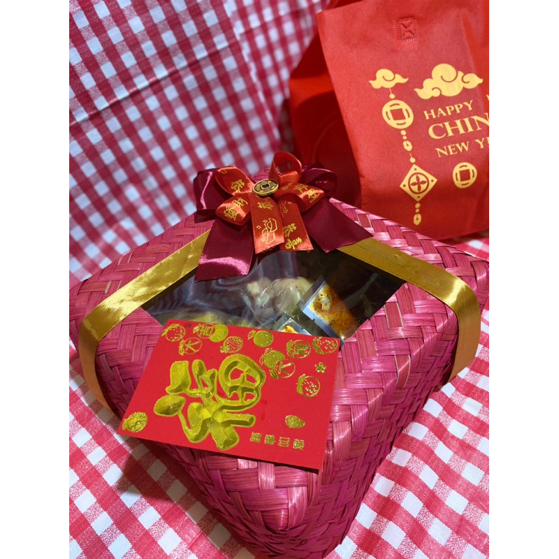 

Hampers Imlek makanan paket 2 ekor ayam bumbu kuning dan kalasan