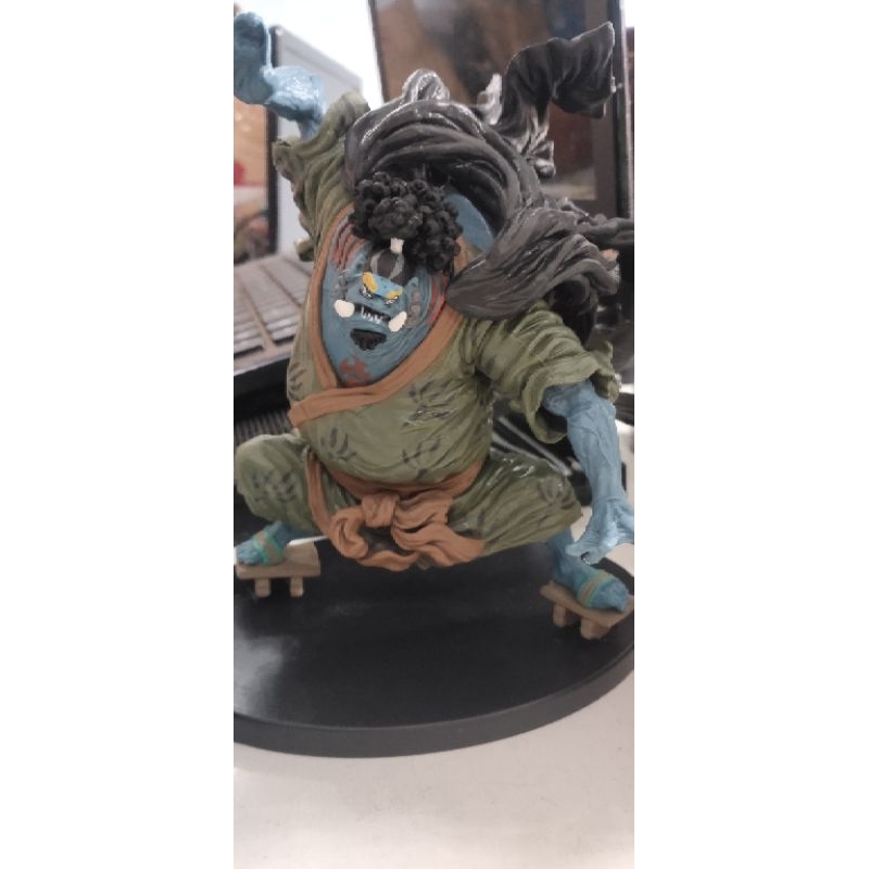 Mainan Anak action figure Jinbe mantan Shicibukai  kru mugiwara banpresto