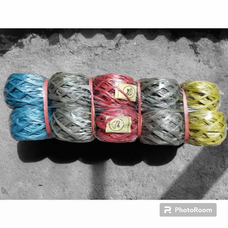 

Tali rafia warna warni/Tali rafia hitam/Tali rapiah perpack ±50gram /Tali Rafia Roll Kecil