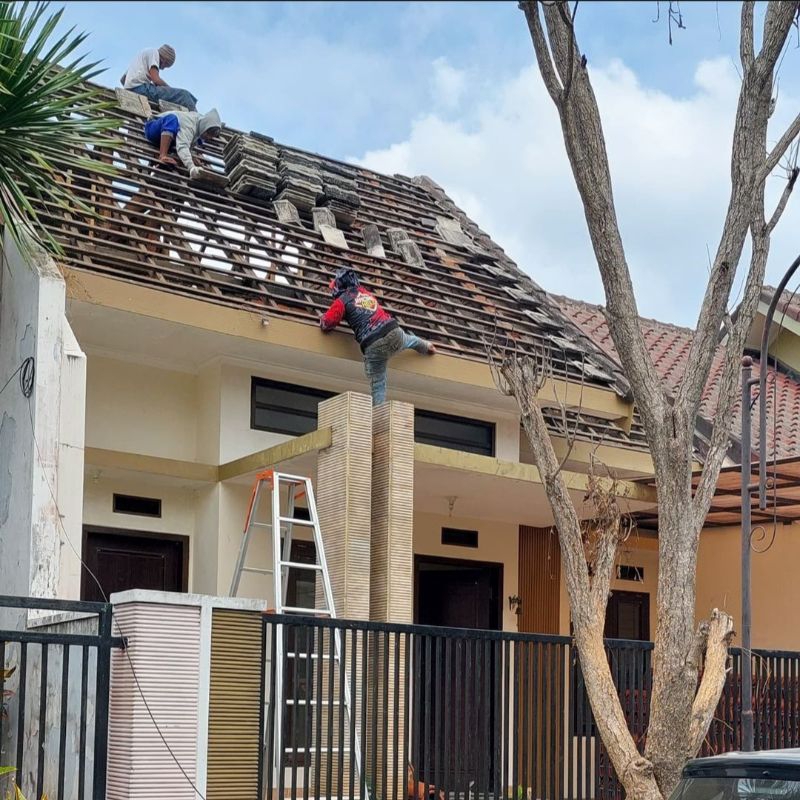 Bongkar Atap Lama Pasang Rangka dan G-Metal Pasir (baja ringan)