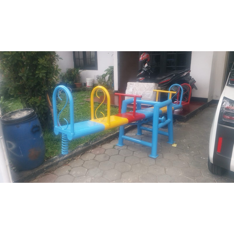 jungkat jungkit anak besi hitam mainan taman kanak kanak free ongkir jkt