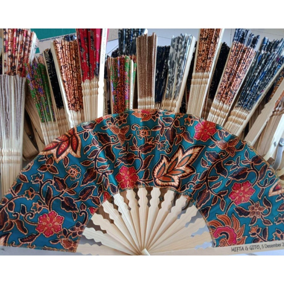 Souvenir Pernikahan Kipas Batik 50 pcs / Kipas Motif Kain Batik / Kipas Tangan / Kipas Souvenir Mura