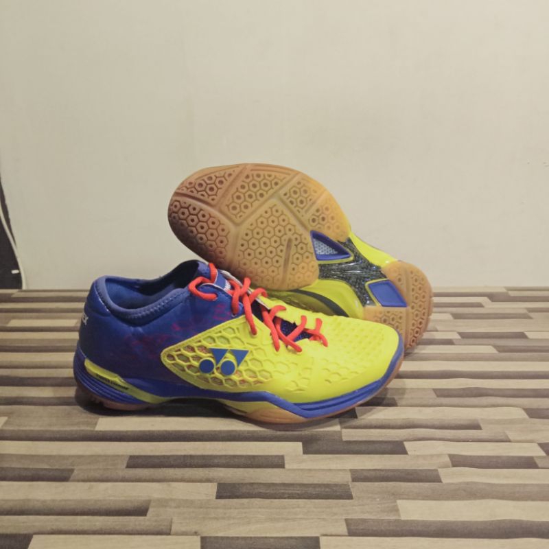 Sepatu Badminton Yonex SHB 03 ZM size 42 inshole 27 cm bekas Good original