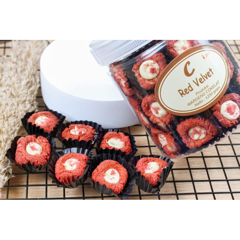 

Kuwenak Double Red Velvet Kue Kering Waroeng Coklat