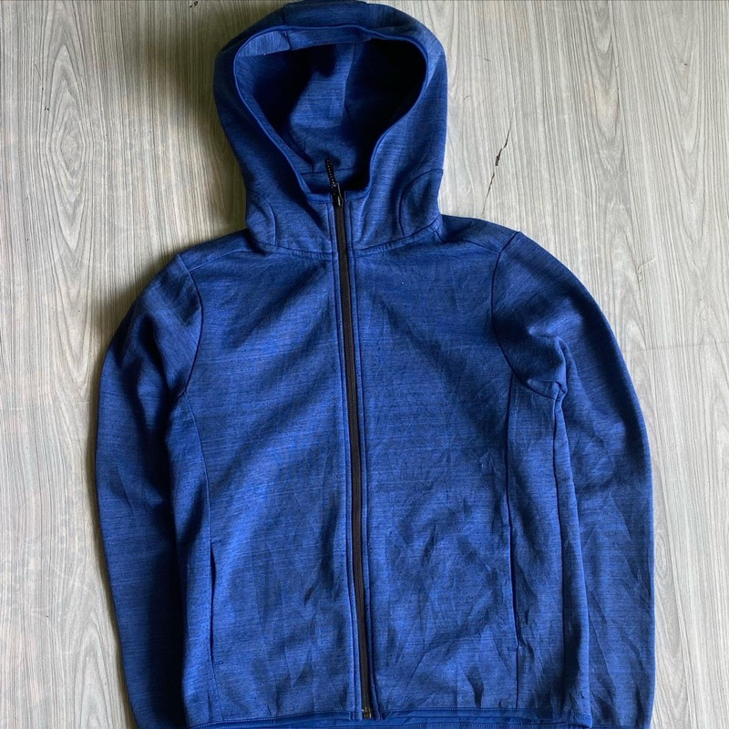 UNIQLO SOFTSHELL OUTDOOR JAKET