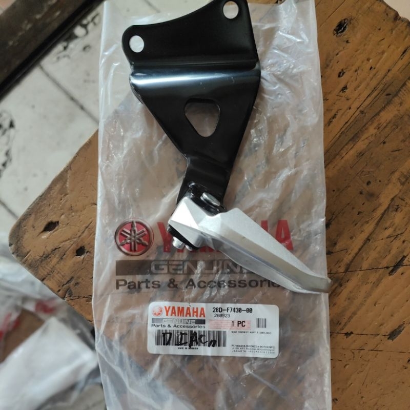 kedudukan footstep belakang kiri LH mio smile karbu ori yamaha