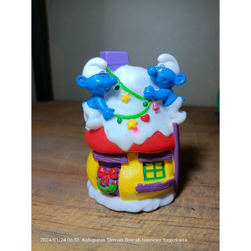 action figure two smurfs on roof (1997)