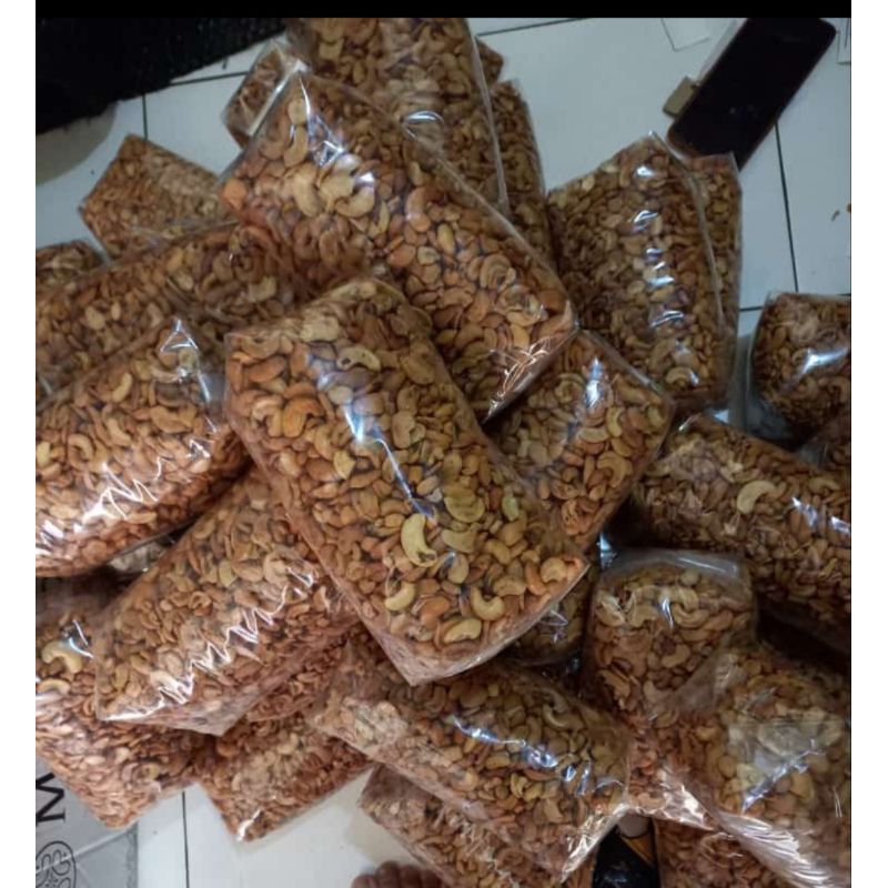 

kacang Mede patahan 1 kg matang(termurah)