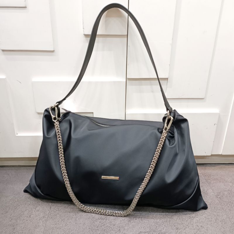 Tas wanita tote hobo besar tali bahu rantai nylon hitam polos