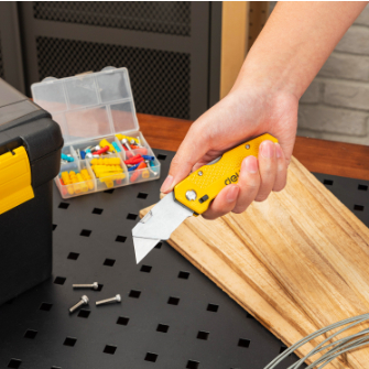 

Deli T-Type Cutter / Pisau Kayu Lipat Material SK2 Isi Mata Pisau 5 pcs EDL006Z