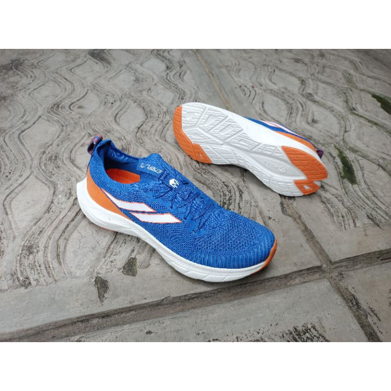 mills sepatu lari Treximo enerlite