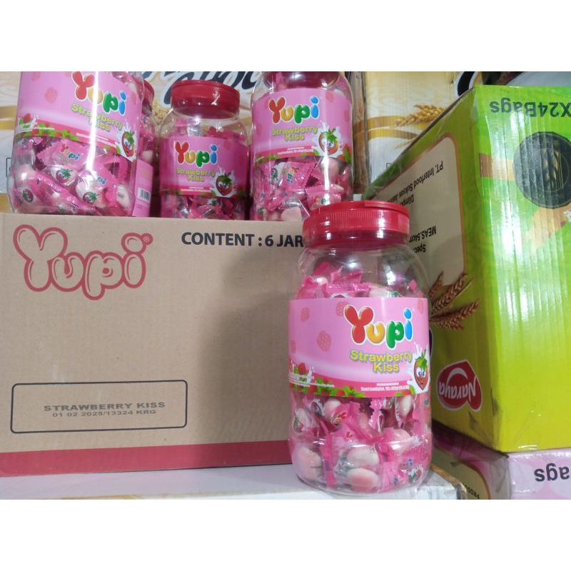 

Yupi Strawberry kiss Toples 300gr Murah Semarang